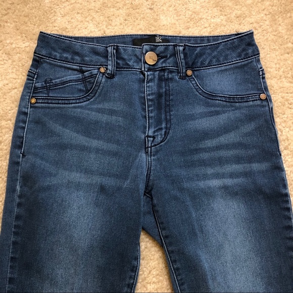 1822 Denim Classic Blue Jeans | Lightly Faded - Picture 2 of 4